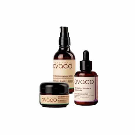pack de productos cosmética antimanchas para la piel que incluye un tónico antimanchas, un serum antimanchas y una crema antimanchas